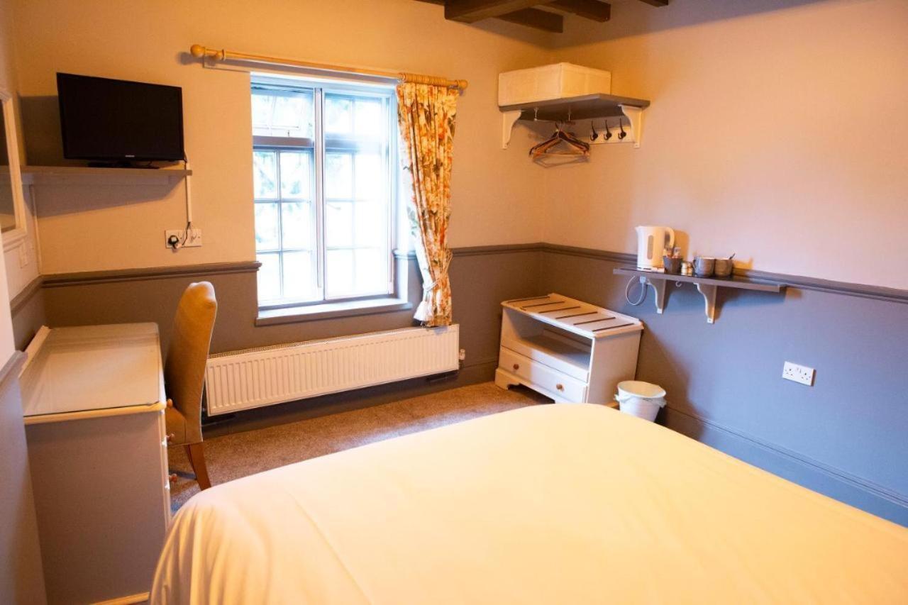 Ye Old Boote Inn Whittington  Экстерьер фото